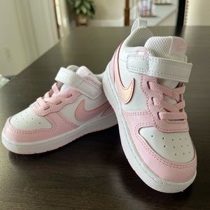 NIKE Girls Infant Court Borough 2 Low top sneaker SZ 7M